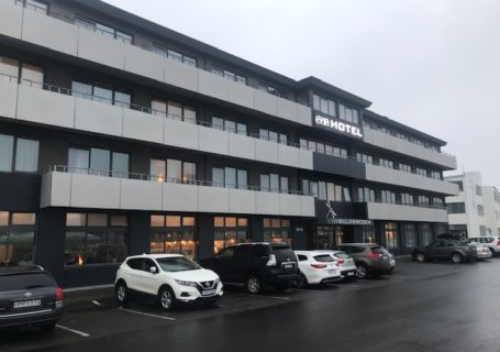 This picture shows the outside of the Eyja Guldsmeden Hotel in Reykjavik, Iceland so that people get an idea of what it looks like. It has street parking and parking in the back.